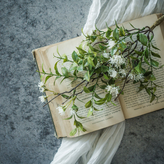 IVY & TEA LEAF W/ WHITE FLOWERS SPRAY